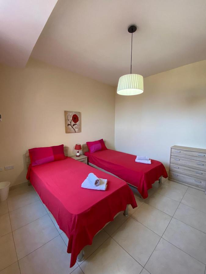 Newly Refurbished Mellieha Central Apartment Esterno foto