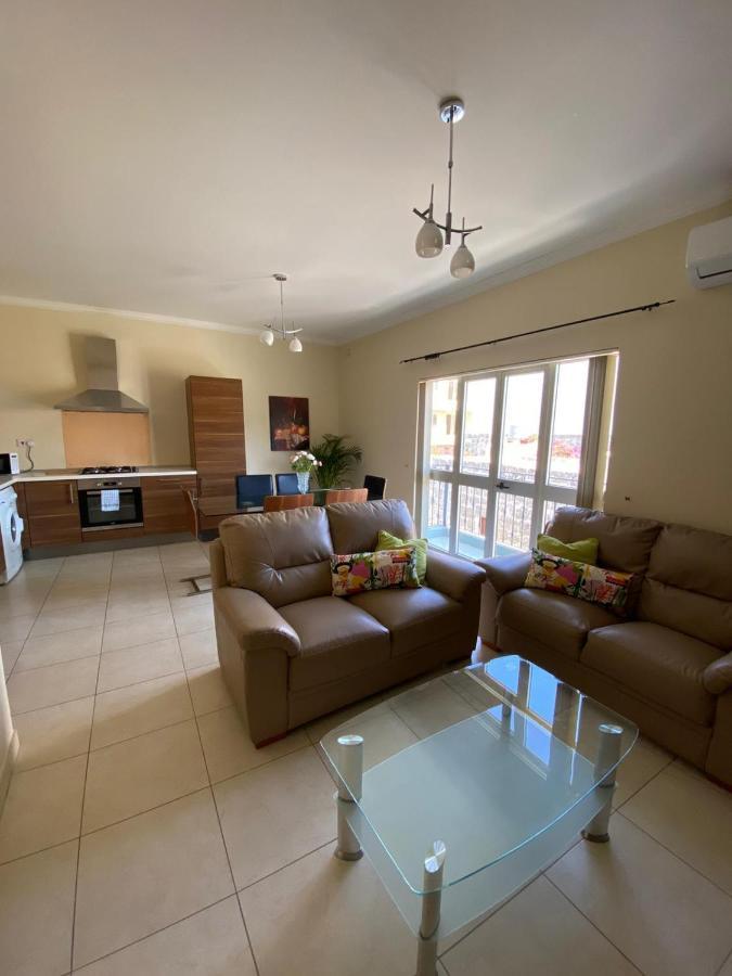 Newly Refurbished Mellieha Central Apartment Esterno foto
