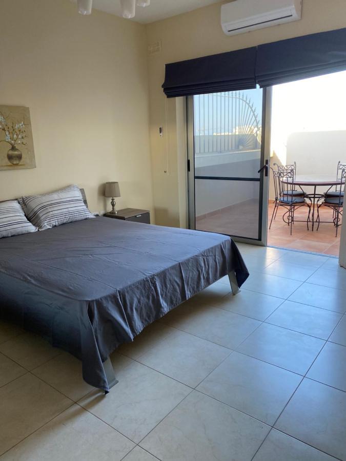 Newly Refurbished Mellieha Central Apartment Esterno foto